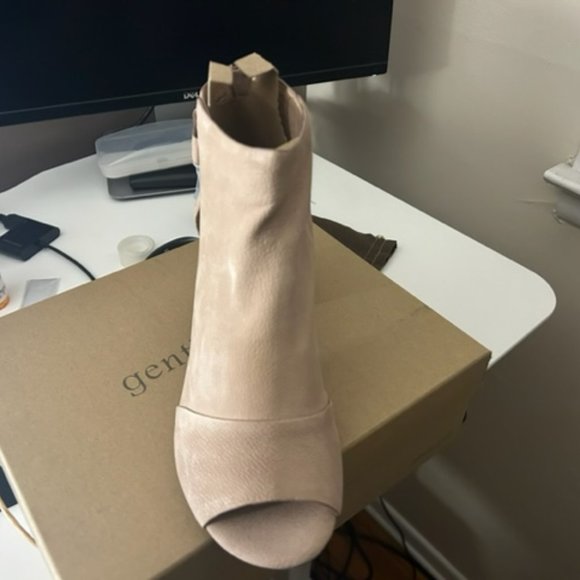 KENNETH COLE Open Toe CHARLENE BOOTIE GENTLE SOULS (NEW) (SIZE 9) - Picture 1 of 15